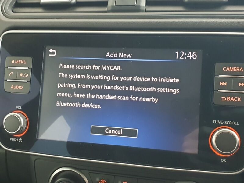 More views of Nissan Leaf