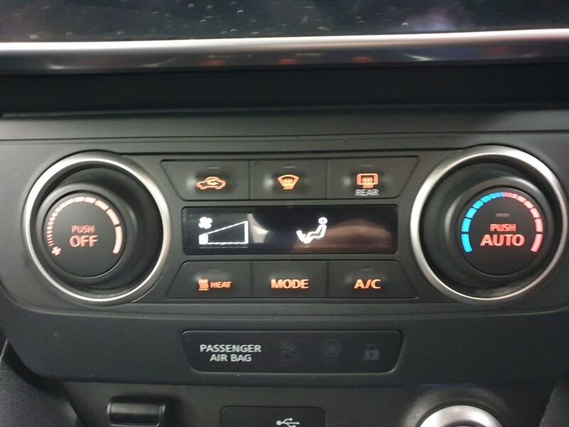 More views of Nissan Leaf