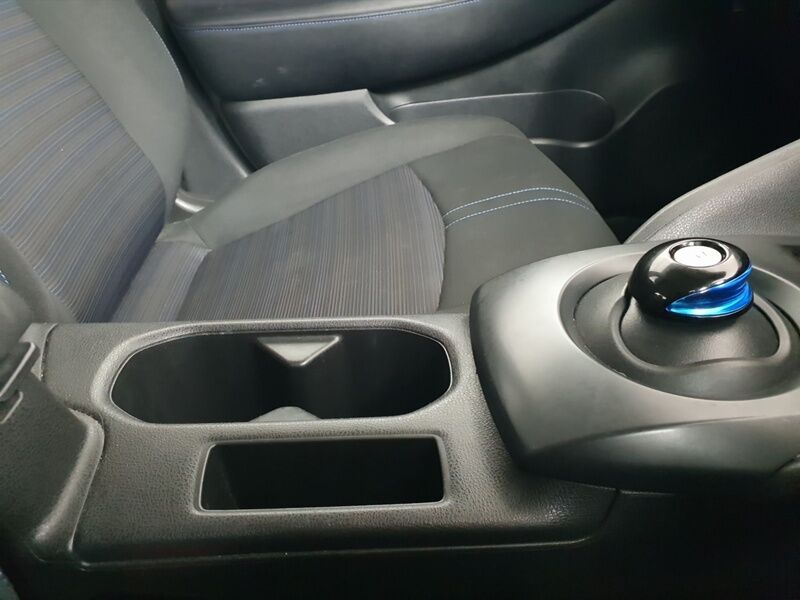 More views of Nissan Leaf
