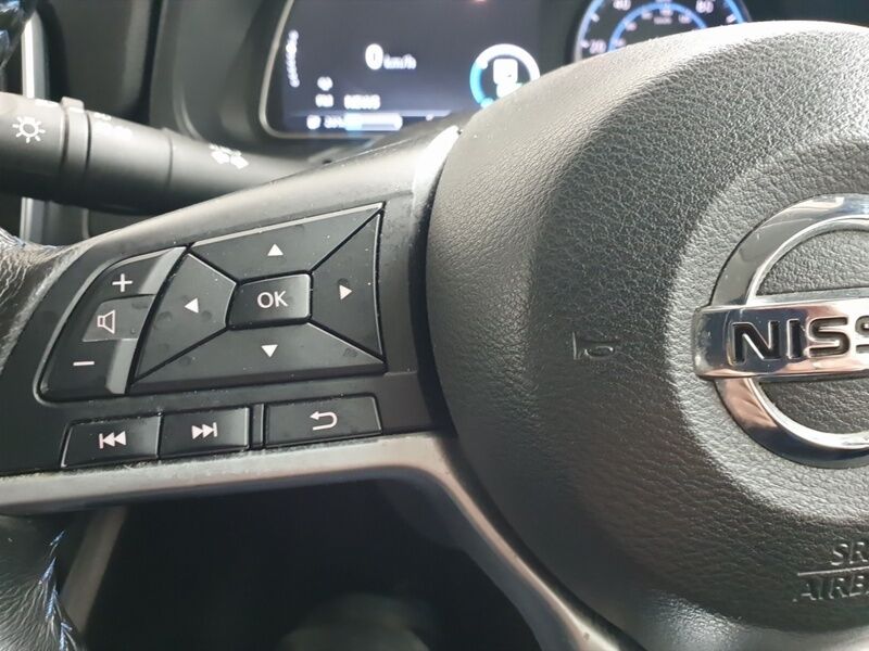 More views of Nissan Leaf