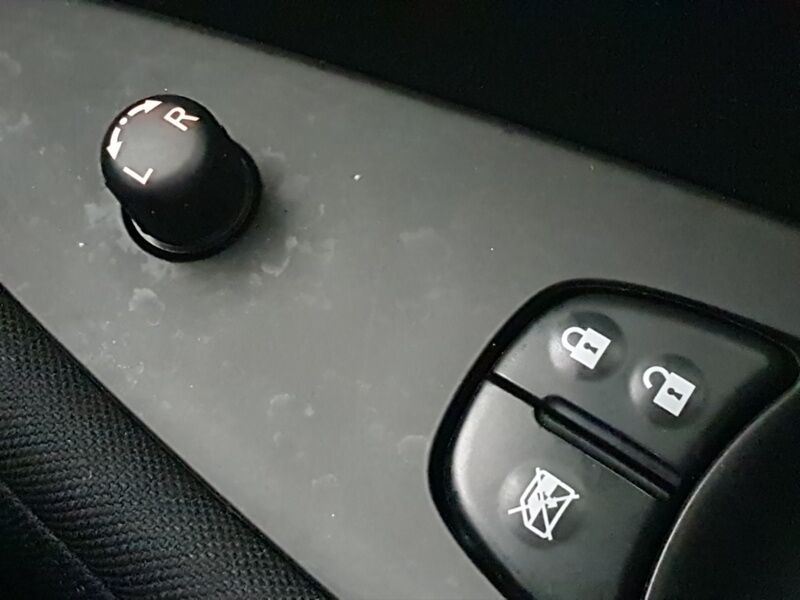 More views of Nissan Leaf