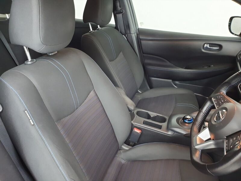 More views of Nissan Leaf