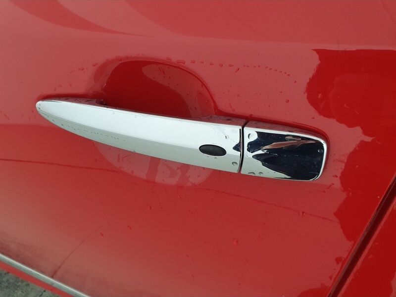 More views of Nissan Leaf