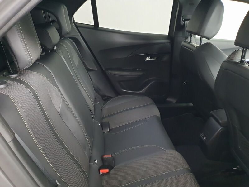 More views of Peugeot 2008