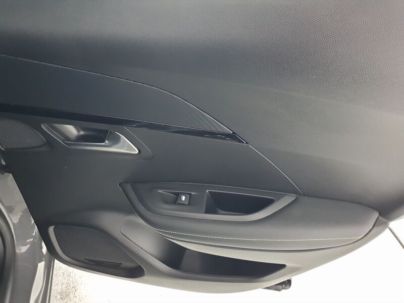 More views of Peugeot 2008