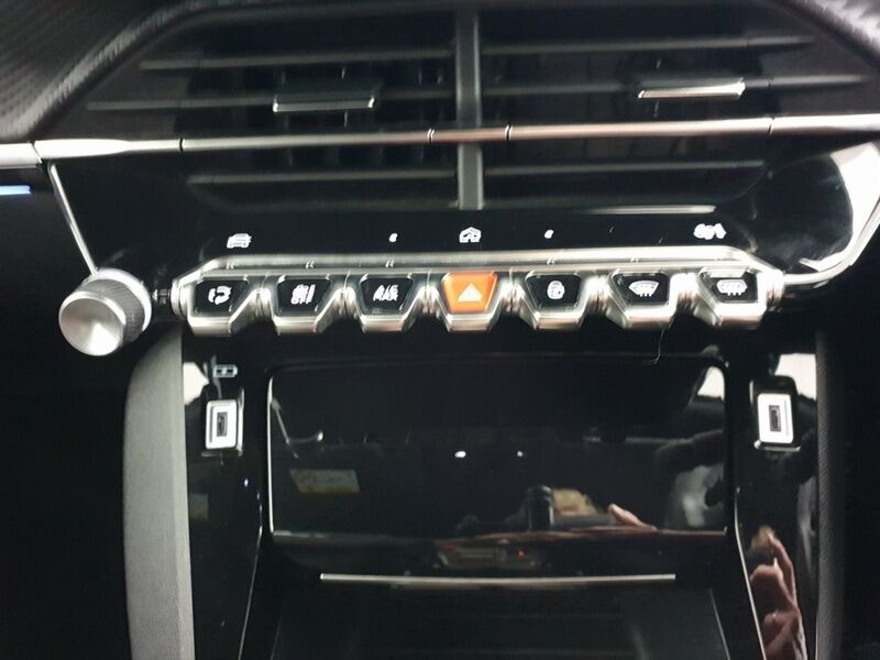 More views of Peugeot 2008