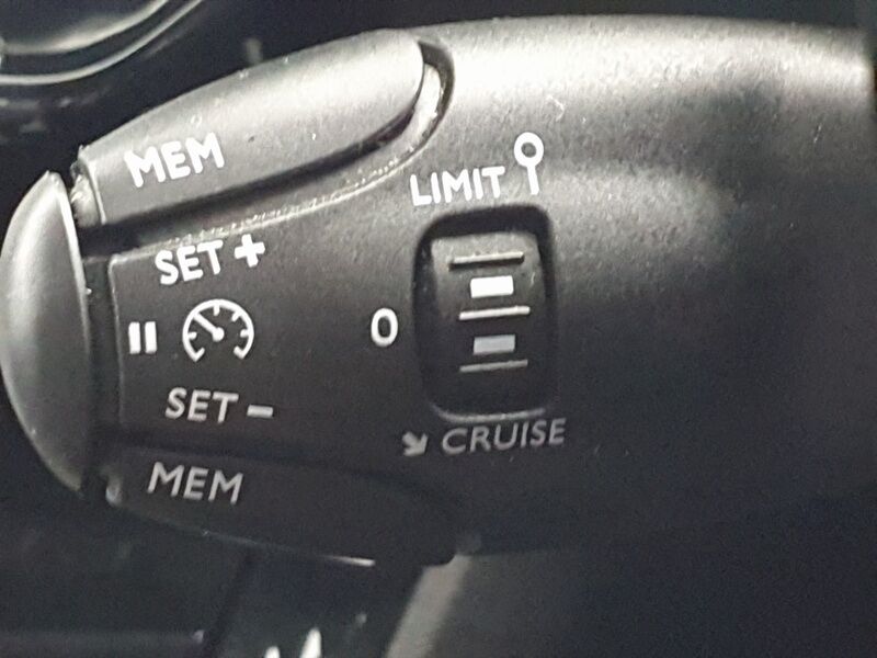 More views of Peugeot 2008