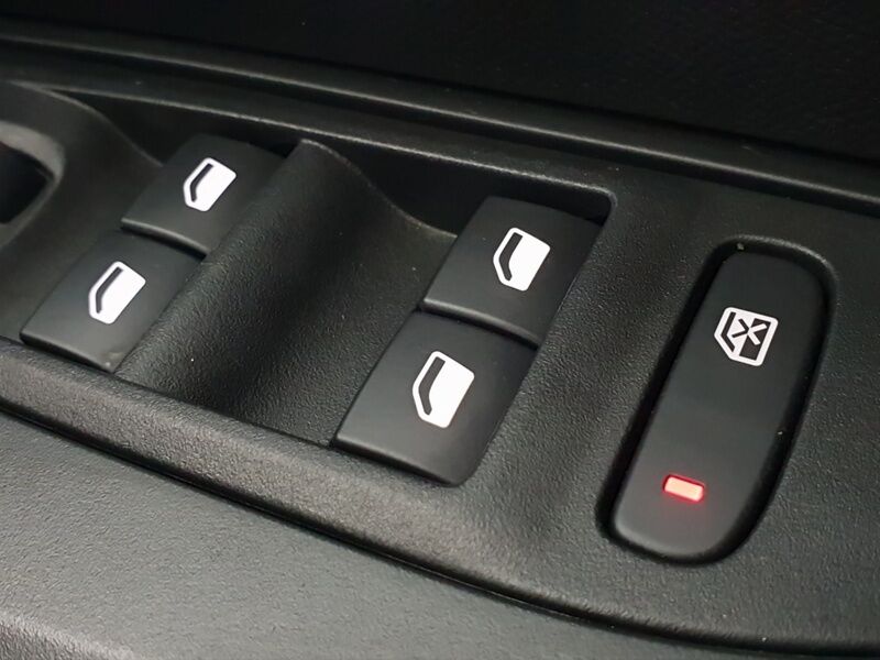 More views of Peugeot 2008