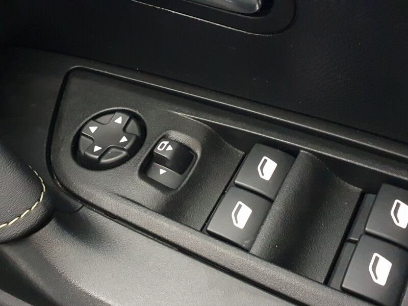 More views of Peugeot 2008