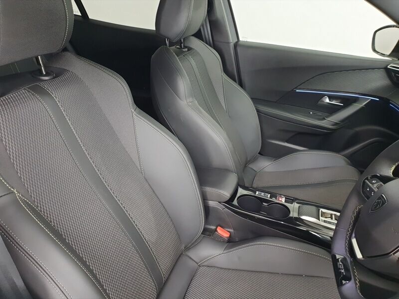 More views of Peugeot 2008