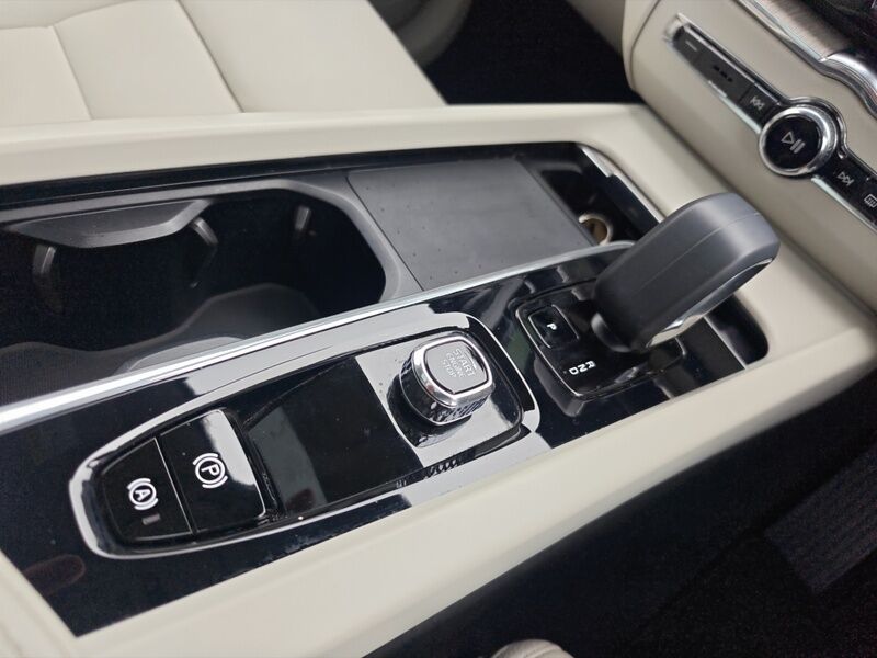 More views of Volvo XC60