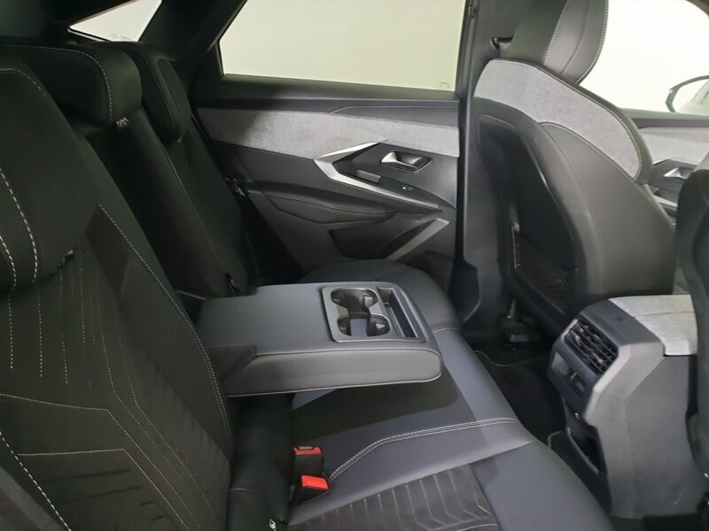 More views of Peugeot 3008