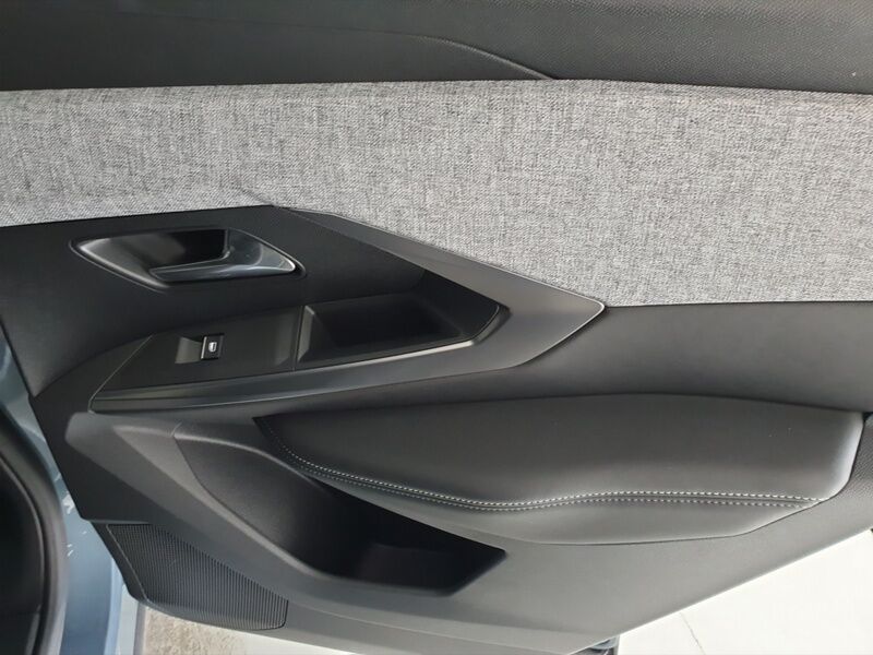 More views of Peugeot 3008