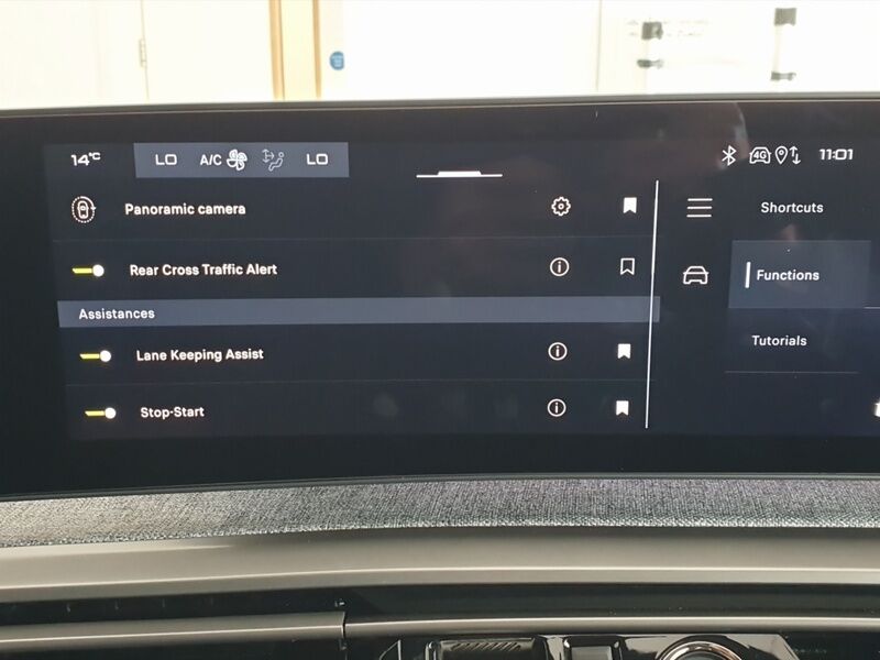 More views of Peugeot 3008
