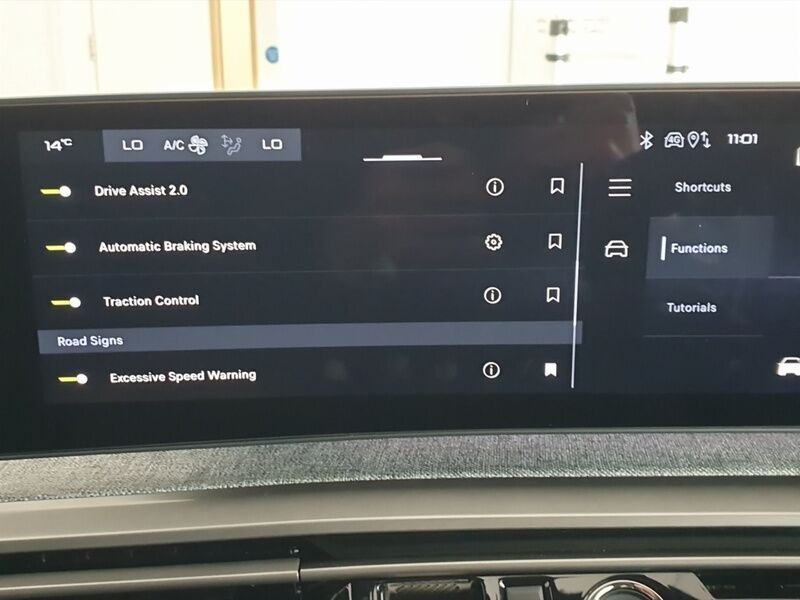 More views of Peugeot 3008