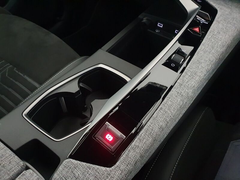 More views of Peugeot 3008