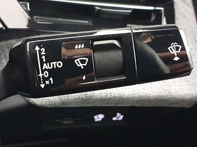 More views of Peugeot 3008
