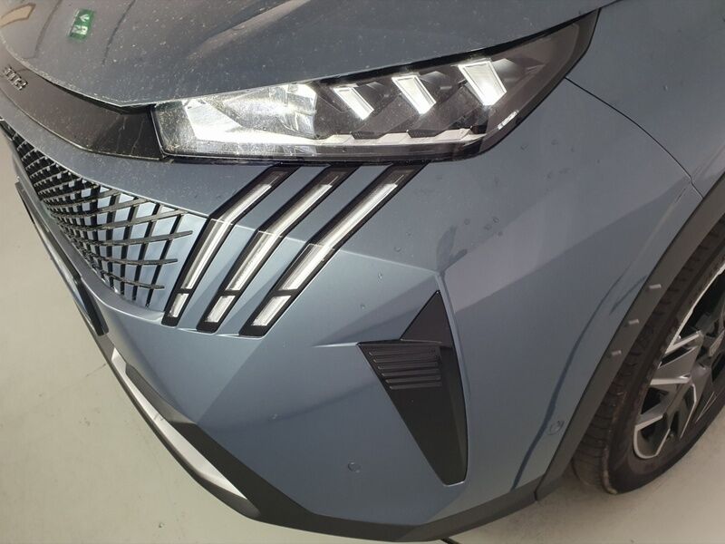 More views of Peugeot 3008