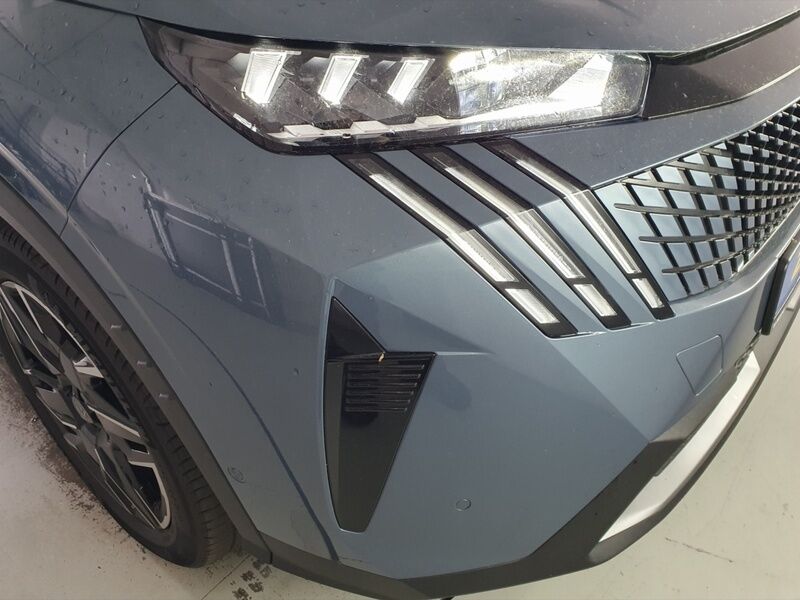 More views of Peugeot 3008