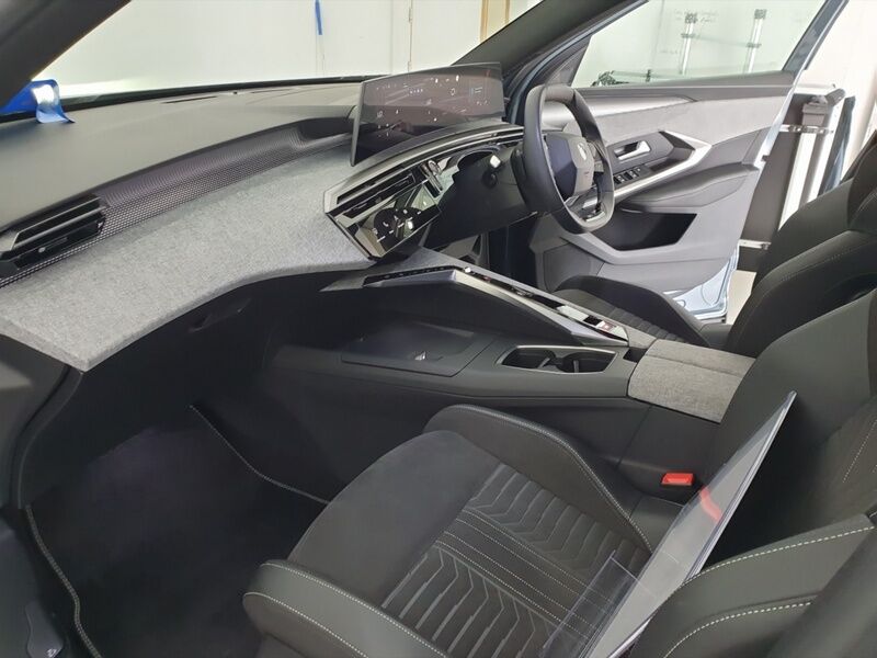 More views of Peugeot 3008