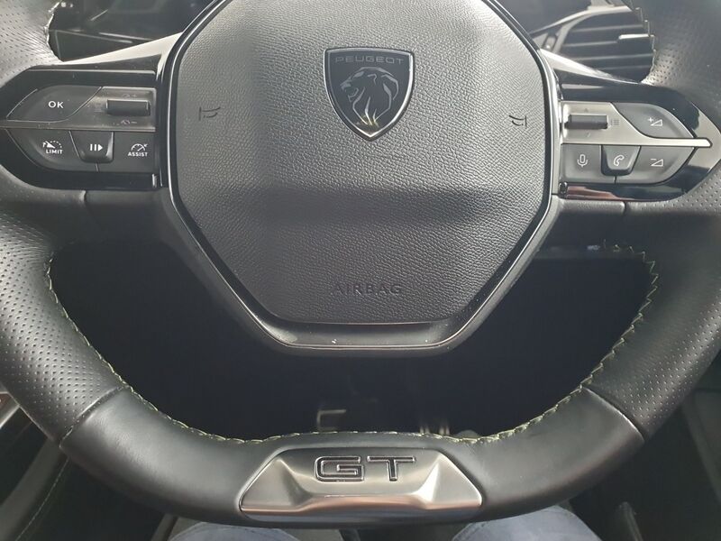 More views of Peugeot 408