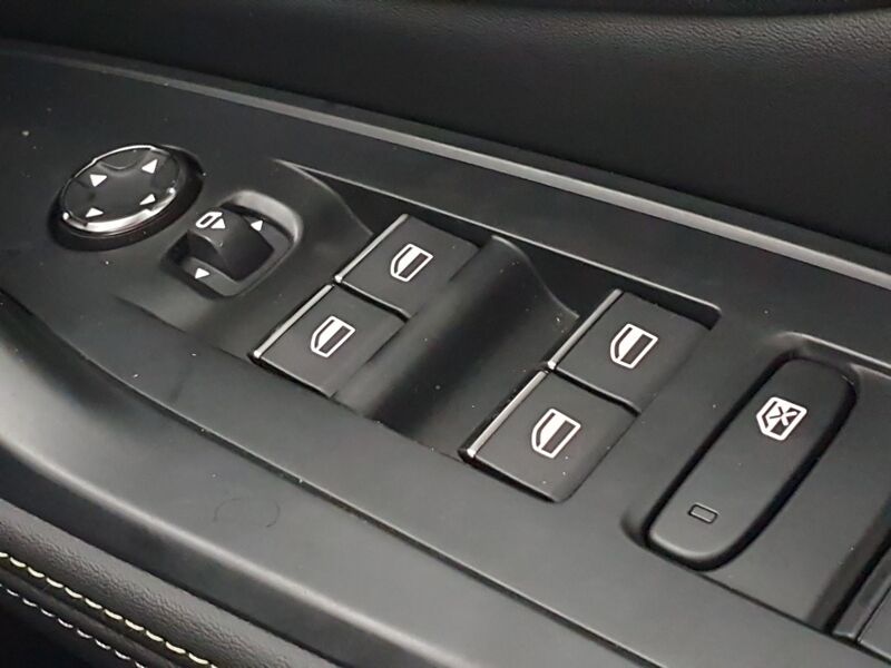 More views of Peugeot 408