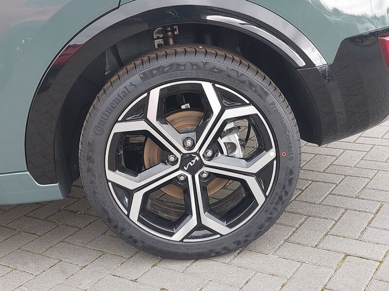 More views of Kia Niro