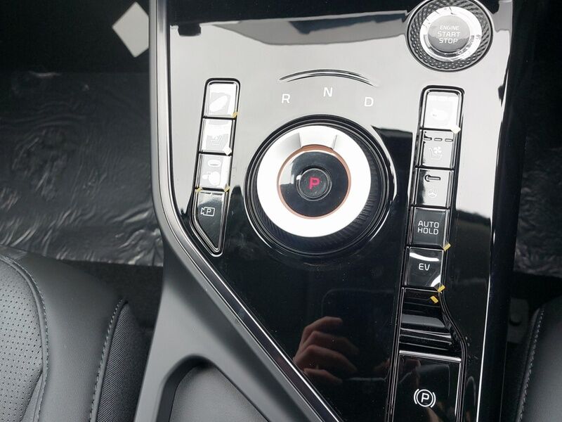 More views of Kia Niro