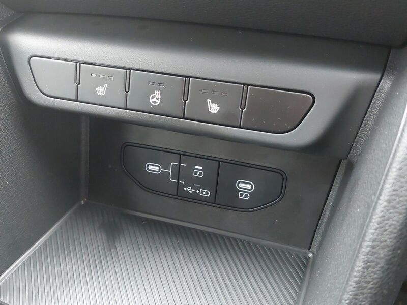 More views of Kia Sportage