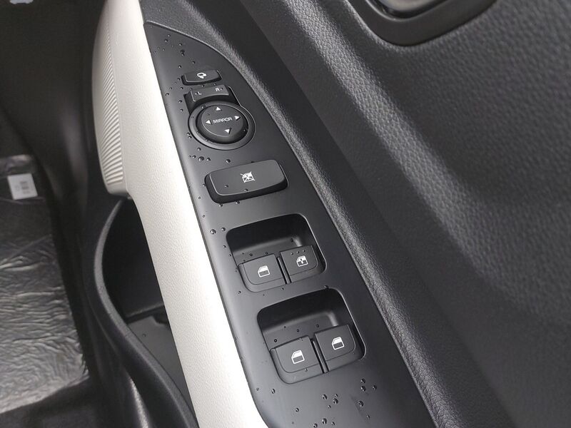 More views of Kia Stonic