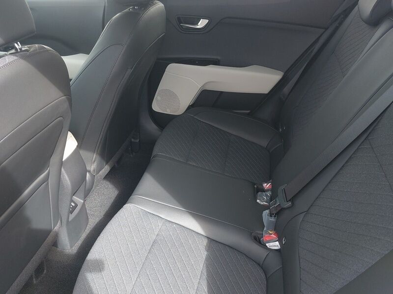 More views of Kia Stonic