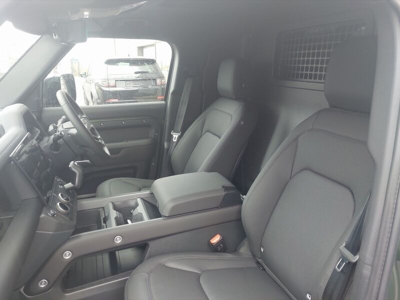 More views of Land Rover Defender