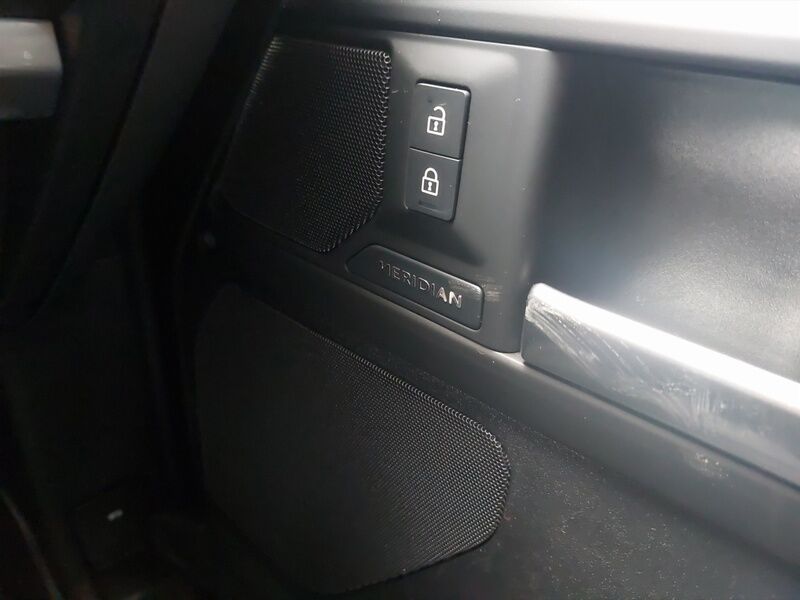 More views of Land Rover Defender