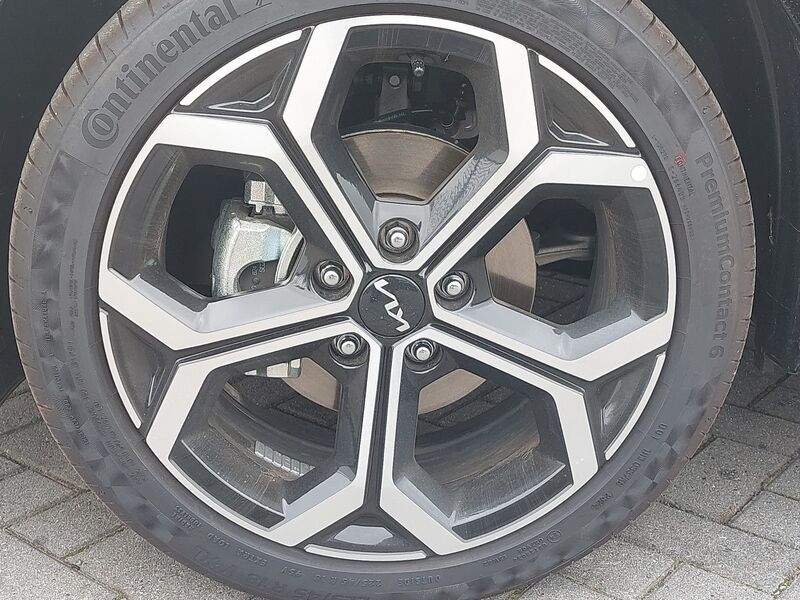 More views of Kia Niro