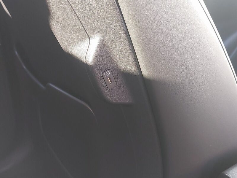 More views of Kia Niro