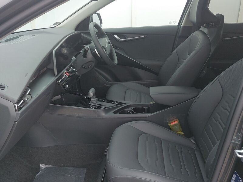 More views of Kia Niro