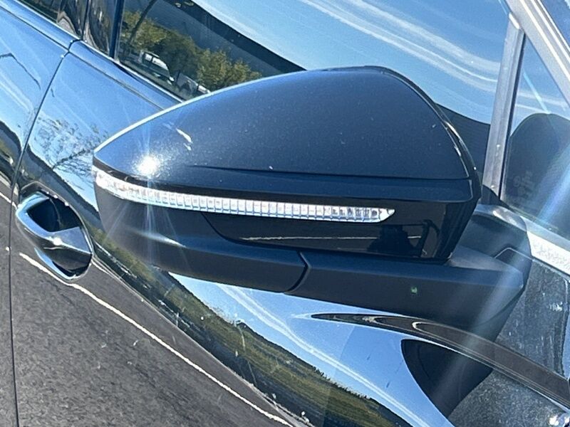 More views of Audi Q4 e-tron