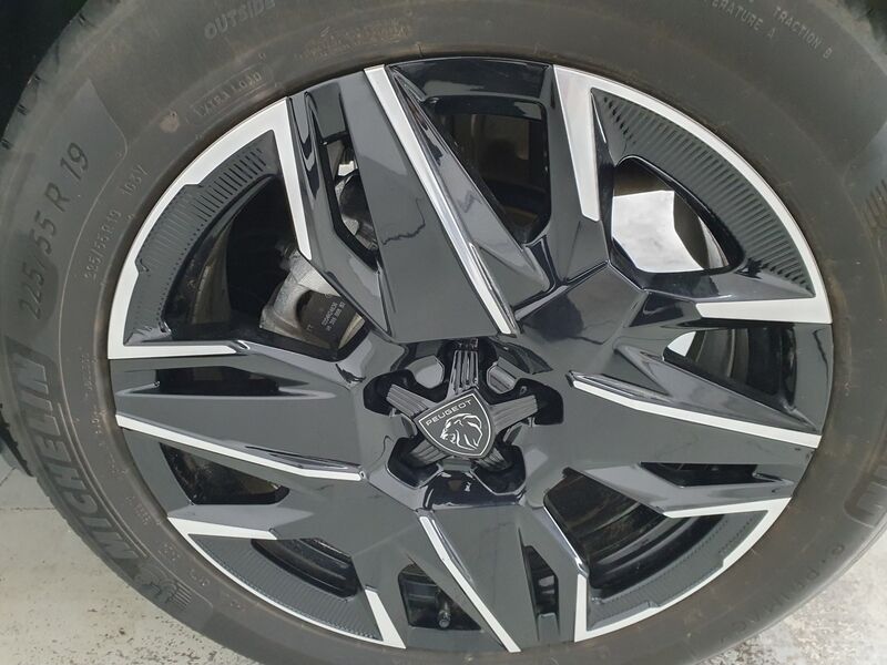 More views of Peugeot 3008