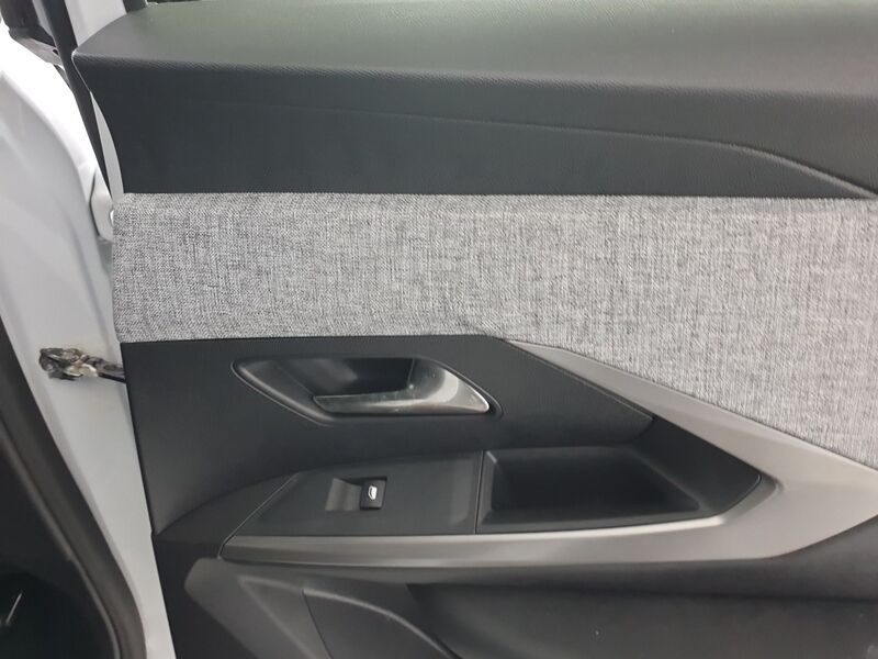 More views of Peugeot 3008