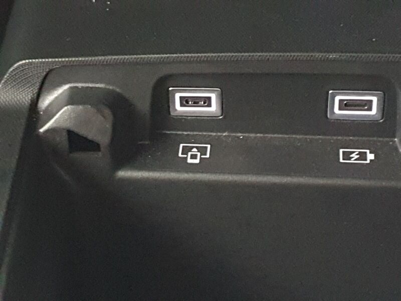 More views of Peugeot 3008