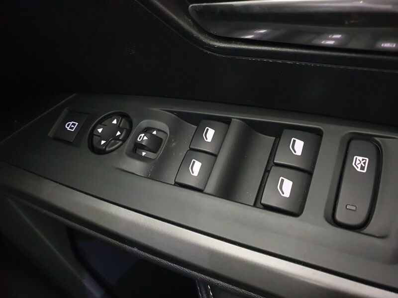 More views of Peugeot 3008