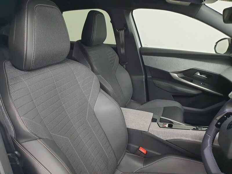 More views of Peugeot 3008