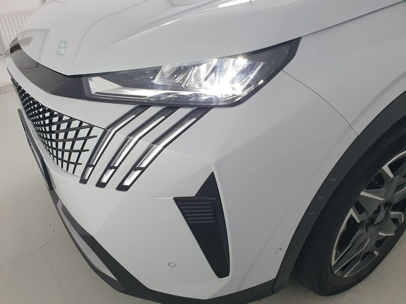 More views of Peugeot 3008
