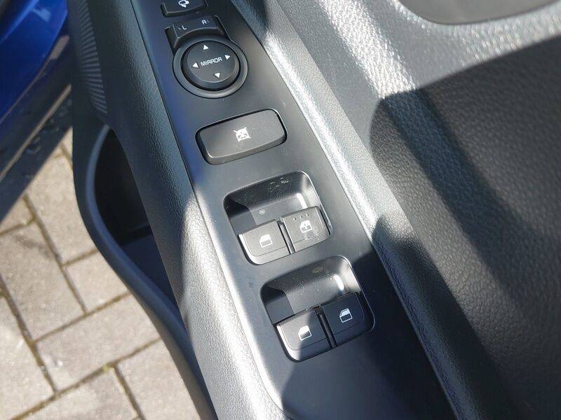 More views of Kia Stonic