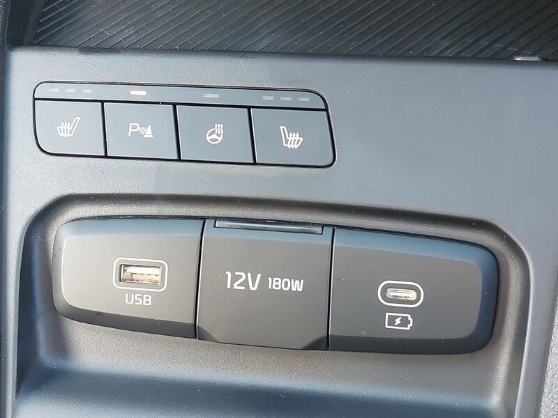 More views of Kia Stonic