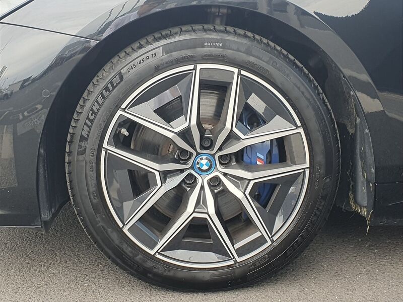 More views of BMW i5
