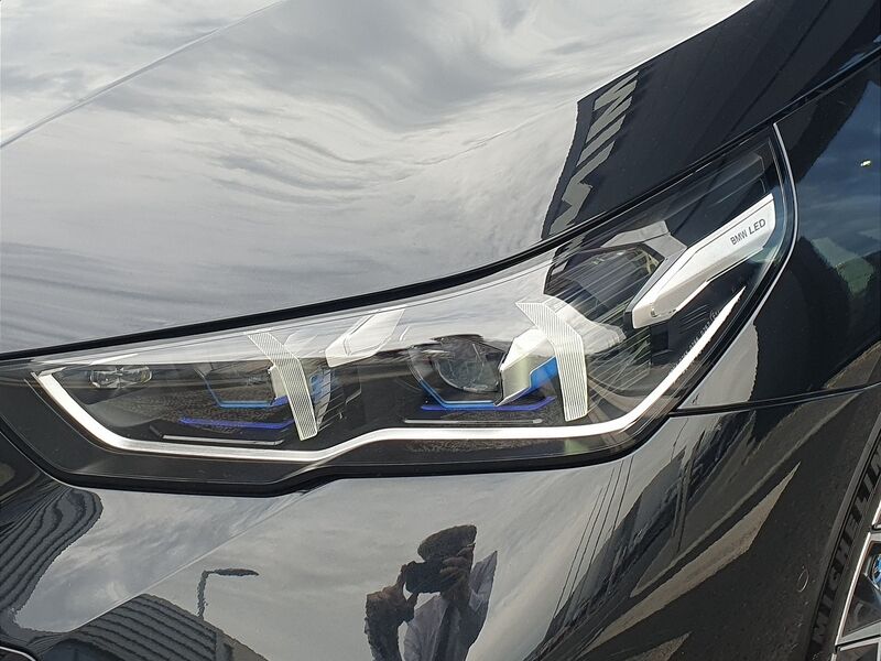 More views of BMW i5