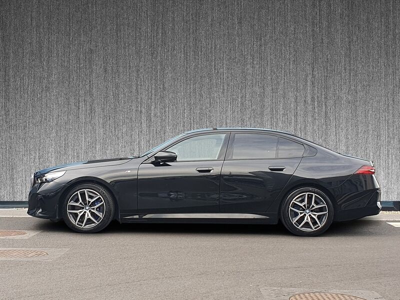 More views of BMW i5