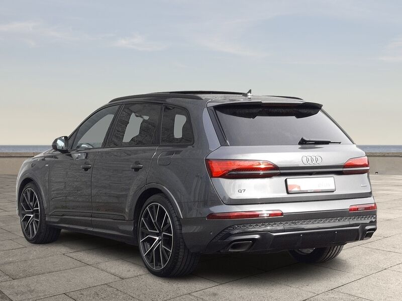 More views of Audi Q7