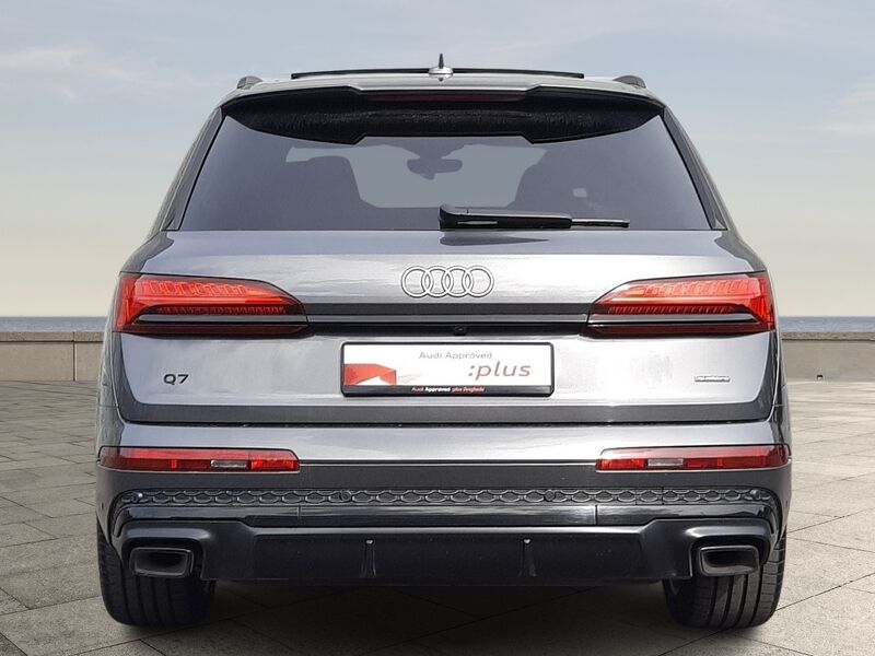 More views of Audi Q7